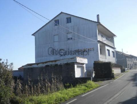 EDIFICIO CON GRAN POTENCIAL EN SAN VICENTE DO GROVE