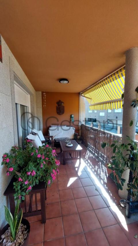 CHALET ADOSADO EN MIRAFLORES SANXENXO