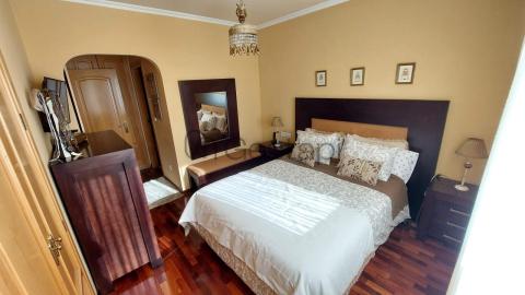 CHALET ADOSADO EN MIRAFLORES SANXENXO