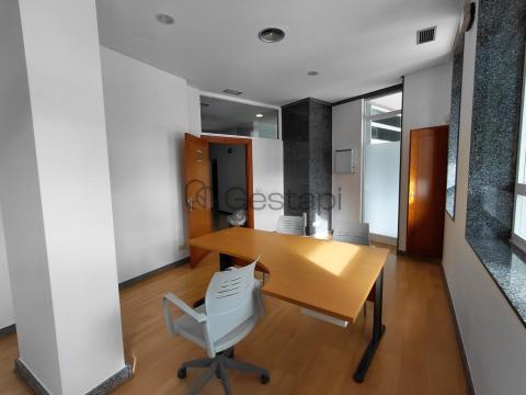 LOCAL CENTRO DE SANXENXO - ACONDICIONADO