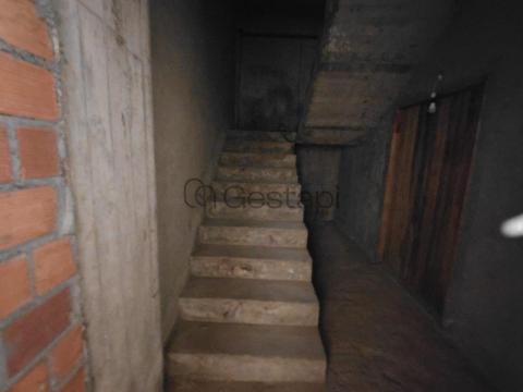 ALMACÉN / LOCAL SOTANO EN EL CENTRO DE SANXENXO