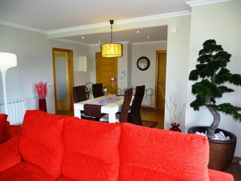 AMPLIO Y LUMINOSO PISO EN SANXENXO - CALLE PROGRESO