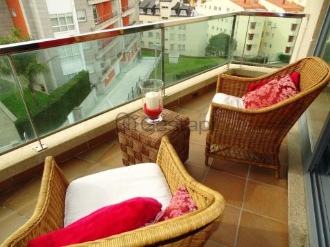 AMPLIO Y LUMINOSO PISO EN SANXENXO - CALLE PROGRESO