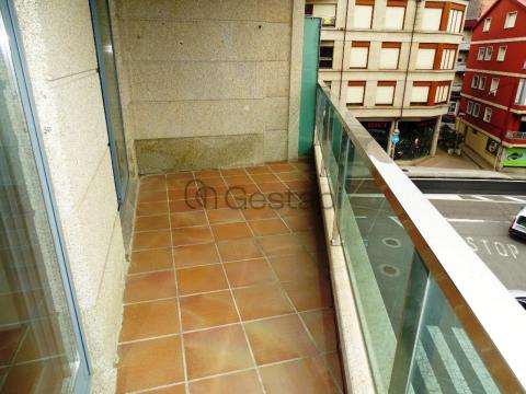 AMPLIO Y LUMINOSO PISO EN SANXENXO - CALLE PROGRESO